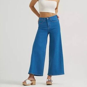 Wrangler high rise wide leg cropped jeans size 6